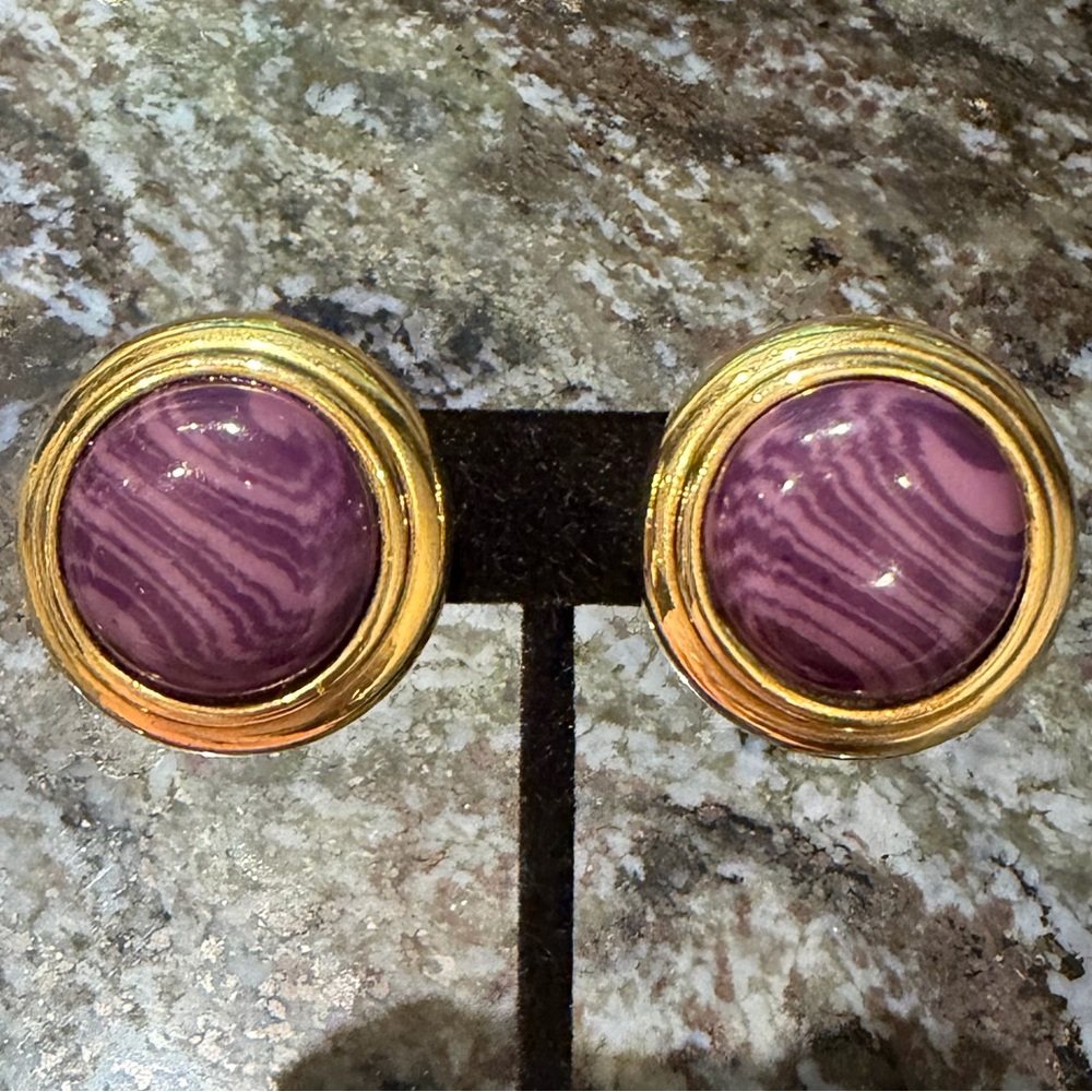 Vintage Signed Gay Boyer Beautiful Gold Tone and Purple Cabs Clip On Earrings